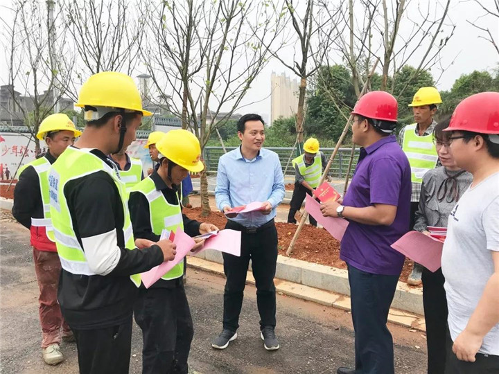 金开乐鱼(中国)纪委深入在建项目开展扫黑除恶专项斗争宣传活动