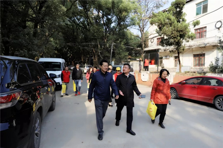 乐鱼(中国)董事长谢荣华深入舍里甲社区开展宣传文明创建活动