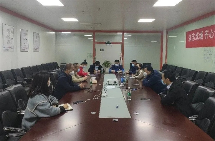 乐鱼(中国)董事长谢荣华主持召开同兴达公司复工复产专题调度会