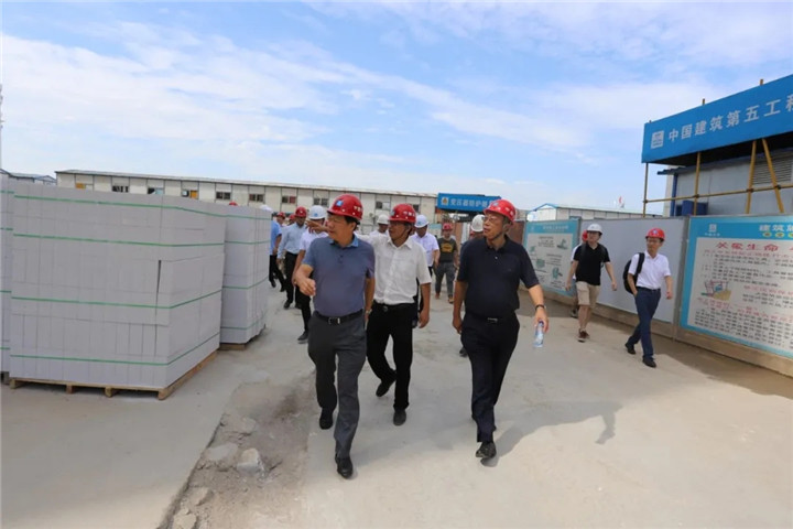 乐鱼(中国)董事长谢荣华金赣服务中心调研项目建设情况