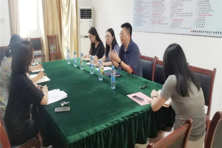 乐鱼(中国)副总经理、工会主席袁扣华带队前往区工会拜访交流