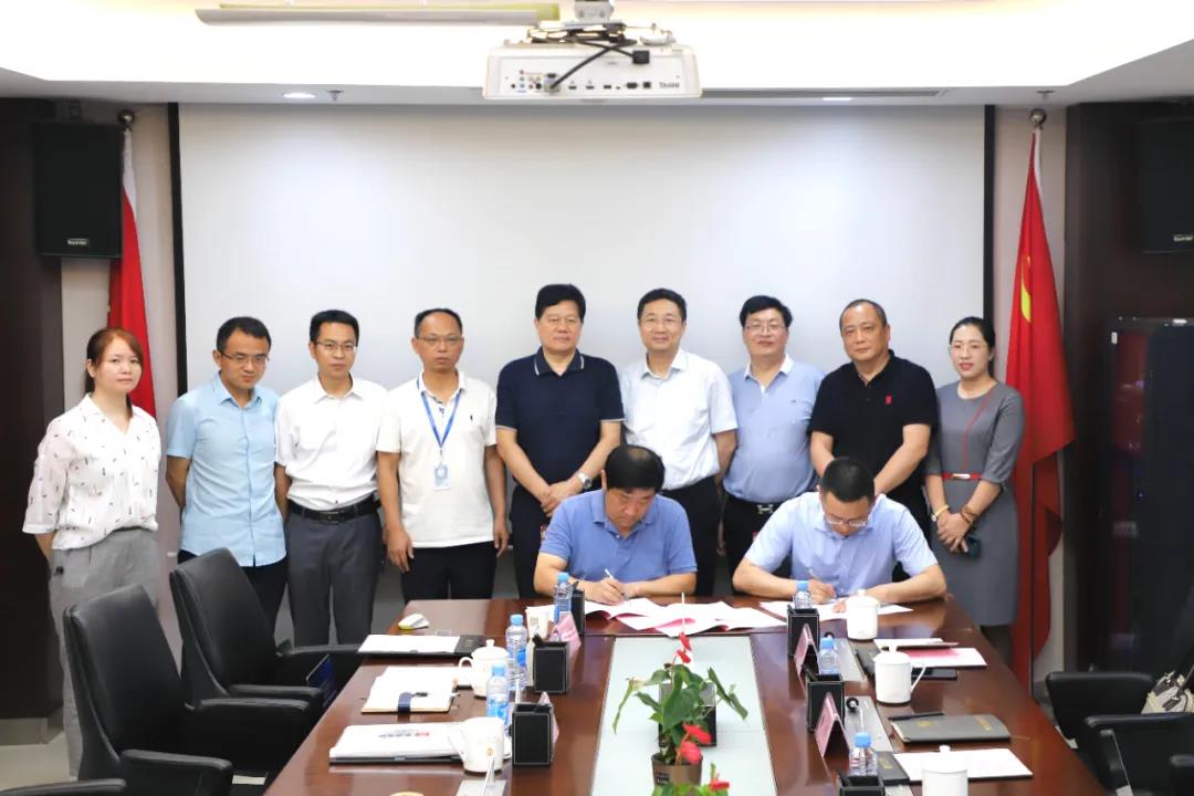 控股公司与江苏钰海贸易公司签订战略合作框架协议