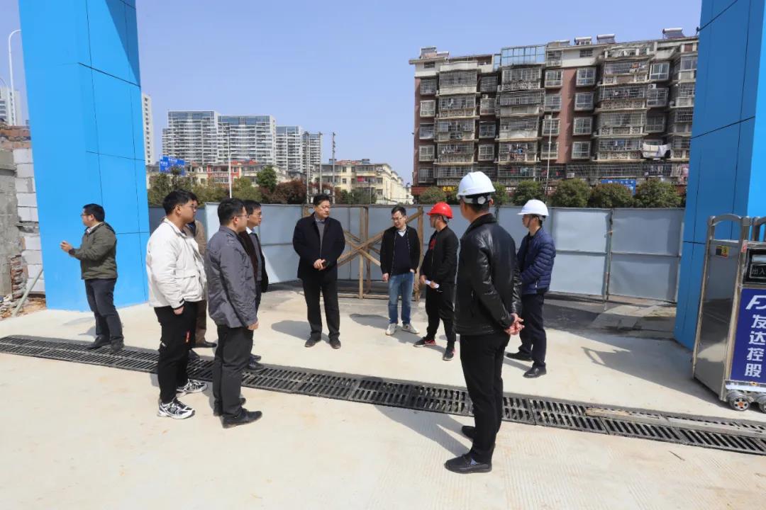 乐鱼(中国)党委书记、董事长谢荣华调度乐鱼(中国)重大重点建设项目