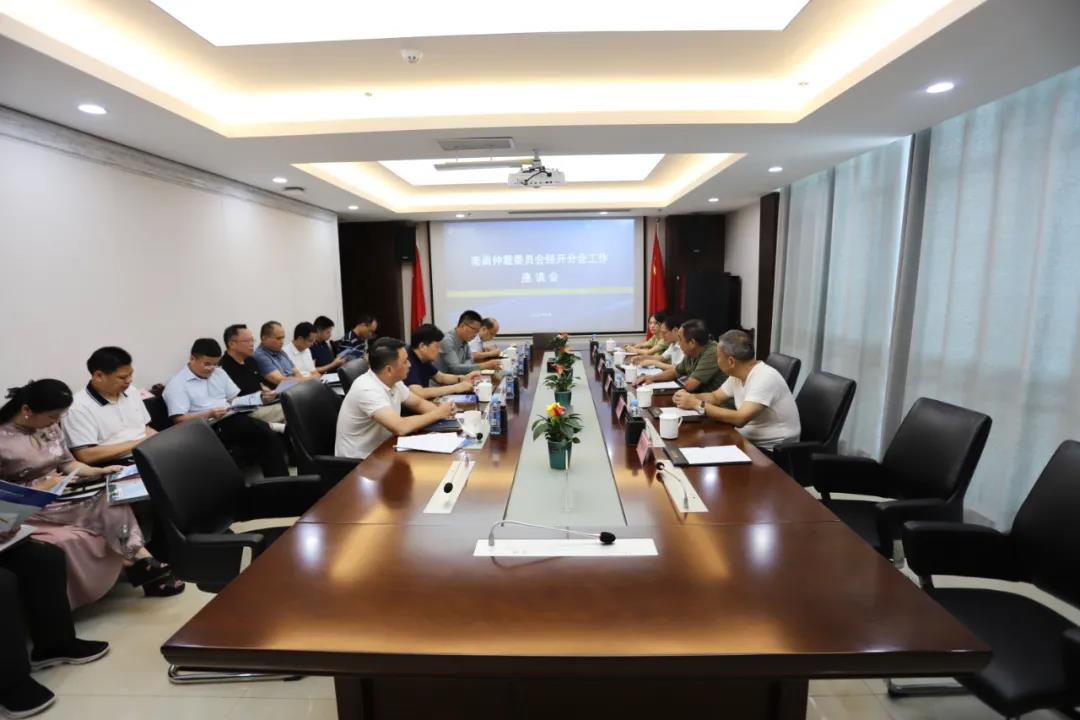 南昌仲裁委员会经开分会主任胡觉荣一行到乐鱼(中国)调研