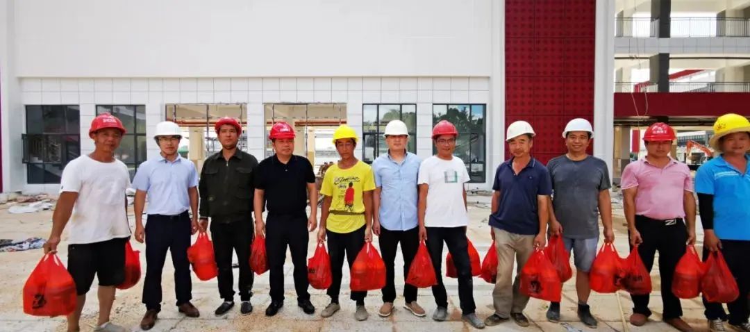 金开乐鱼(中国)开展“高温慰问送清凉 凝心聚力鼓干劲”活动