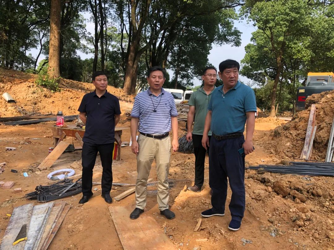 胡应庚调研方志敏烈士纪念园西侧环境整治项目