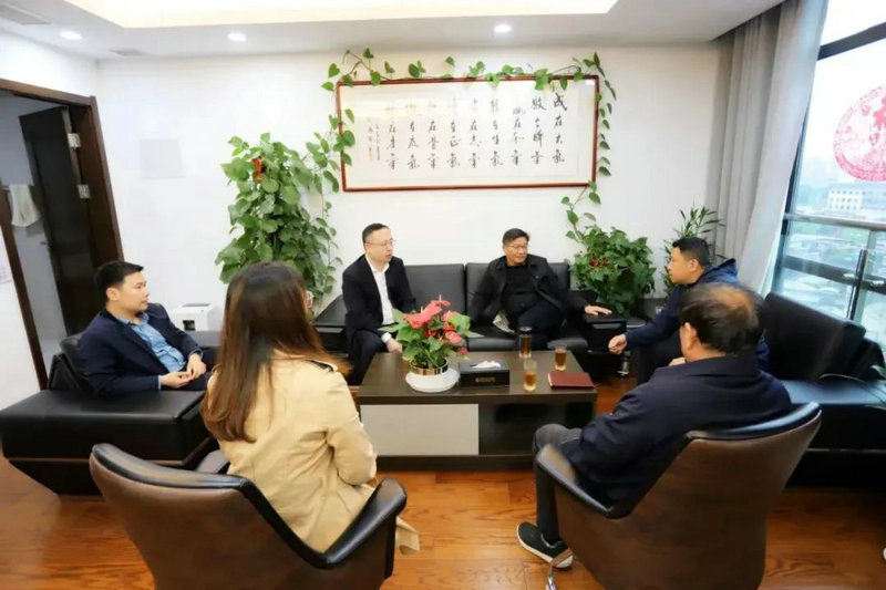 滨江宾馆纪委书记、副总经理胡志刚一行受邀来访乐鱼(中国)洽谈