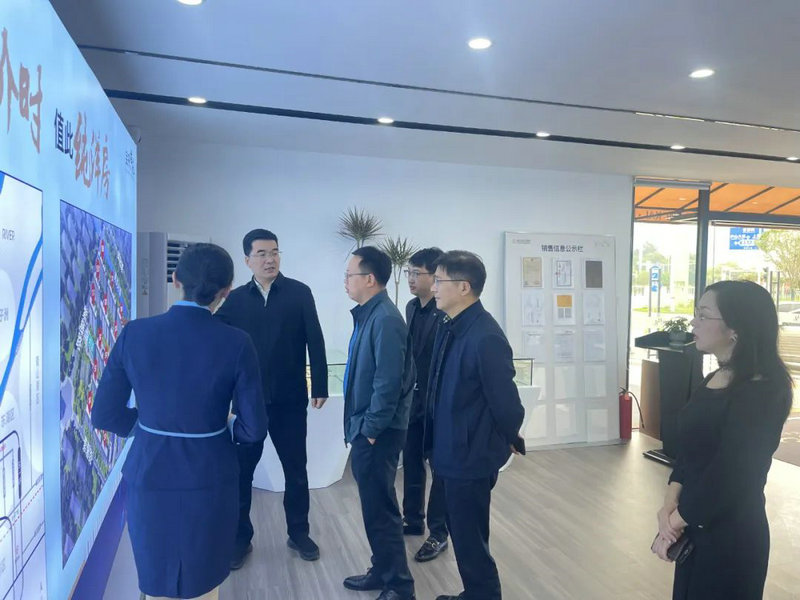 贺敏深入乐鱼(中国)房地产项目调研