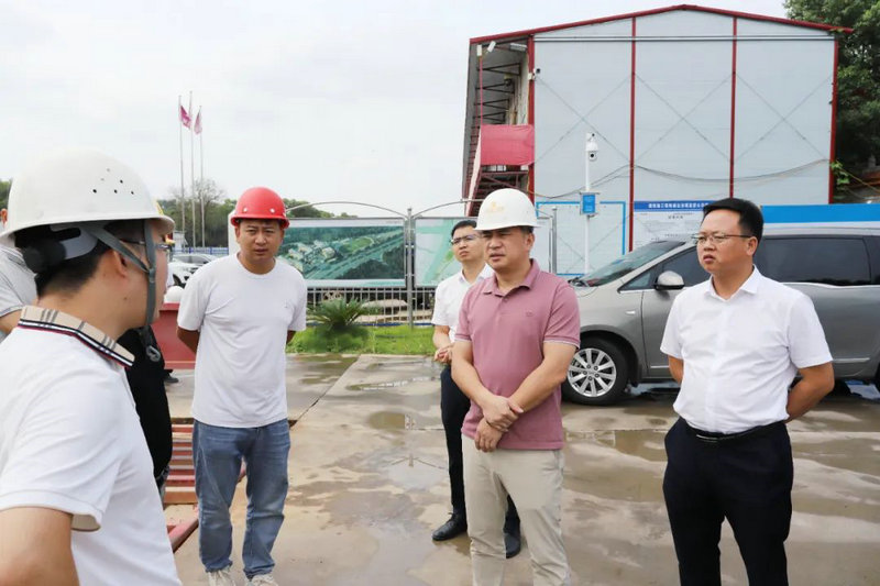 李茶根现场调度乐鱼(中国)在建项目