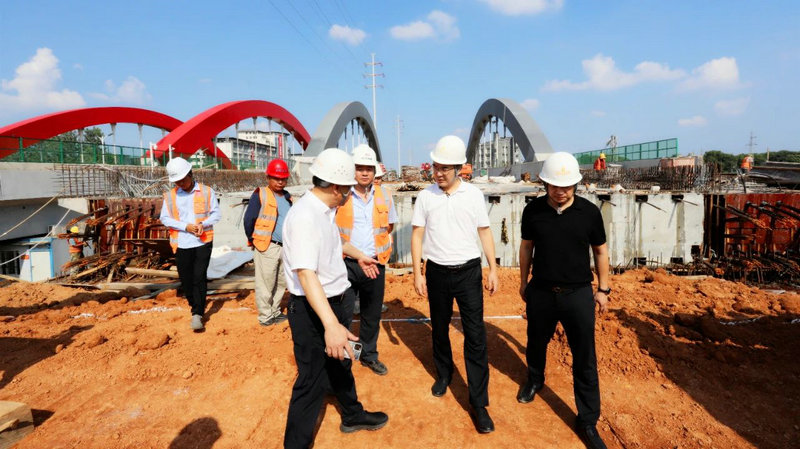 贺敏实地调研乐鱼(中国)重点项目建设情况